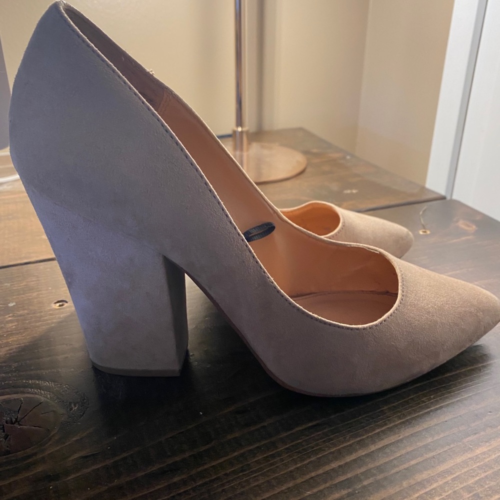 Express Taupe Size 8